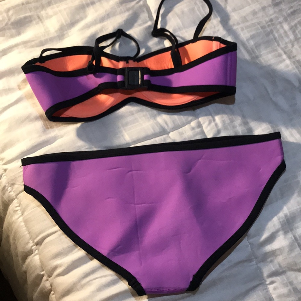 Bathing suits - Picture 2 of 4